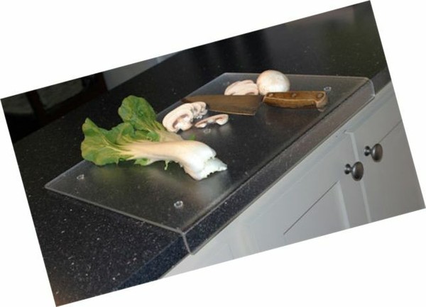 plastic cutting board with lip