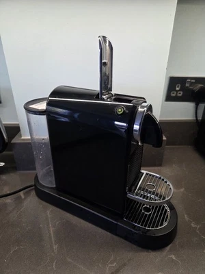 Nespresso Nespresso Capsule Coffee Machine 19 Bar 1260W Red/Black Water Tank