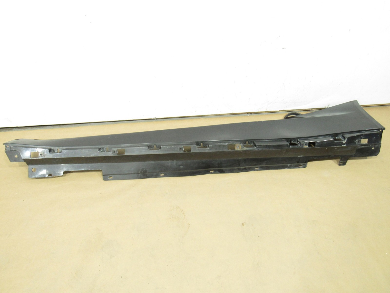 14-18 Aston Martin Vanquish 2014 Left Driver Skirt Rocker Molding Panel ^:Y