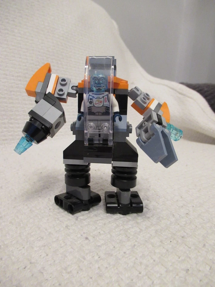 LEGO Creator 31111 Cyber Drone, photo 1 of 4