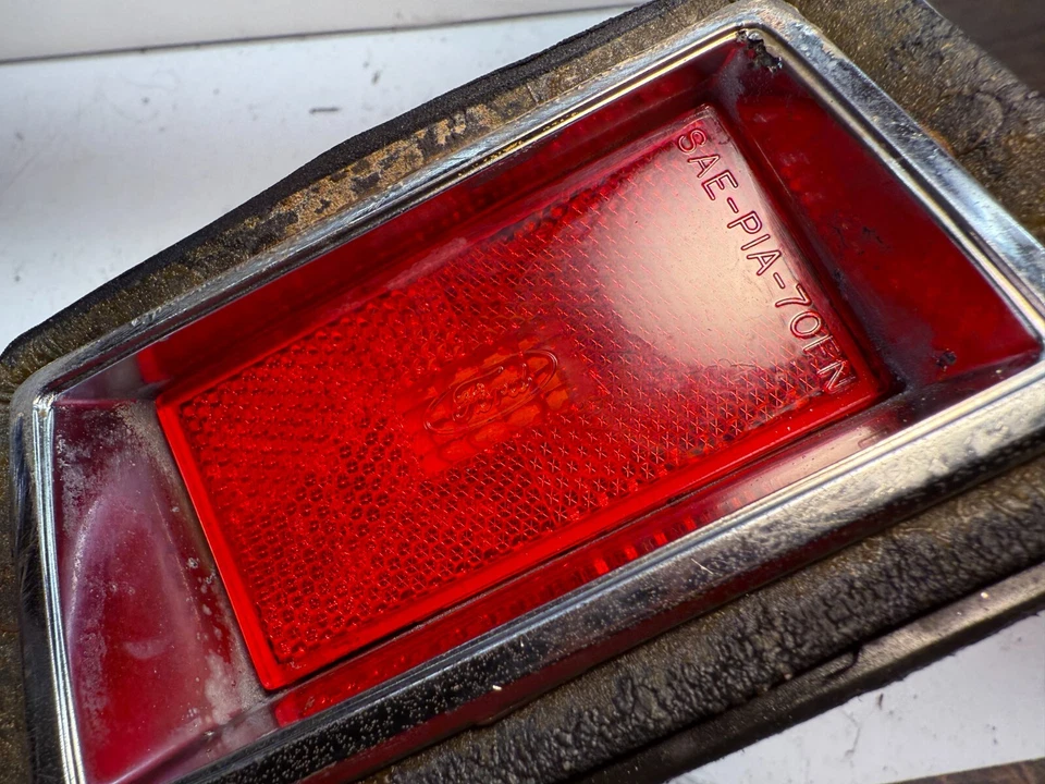 Luz indicadora lateral traseira direita Ford Ranchero/Mustang 1970 70 B44-17 - Imagem 2 de 4