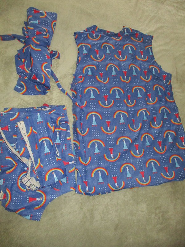 Authentic 1976 Girl’s Size 14 Short Set Liberty Rainbows Complete Ready To Sew
