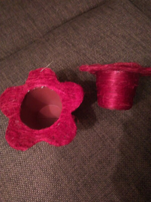 Blumendekotopf aus Sisal in Blumenform