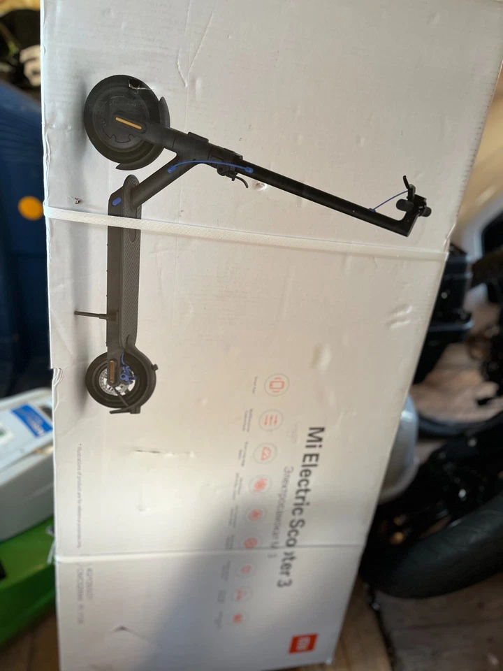 Xiaomi Mi 3 Elektroroller 25km/h Max. Geschwindigkeit 30km Autonomie Schwarz