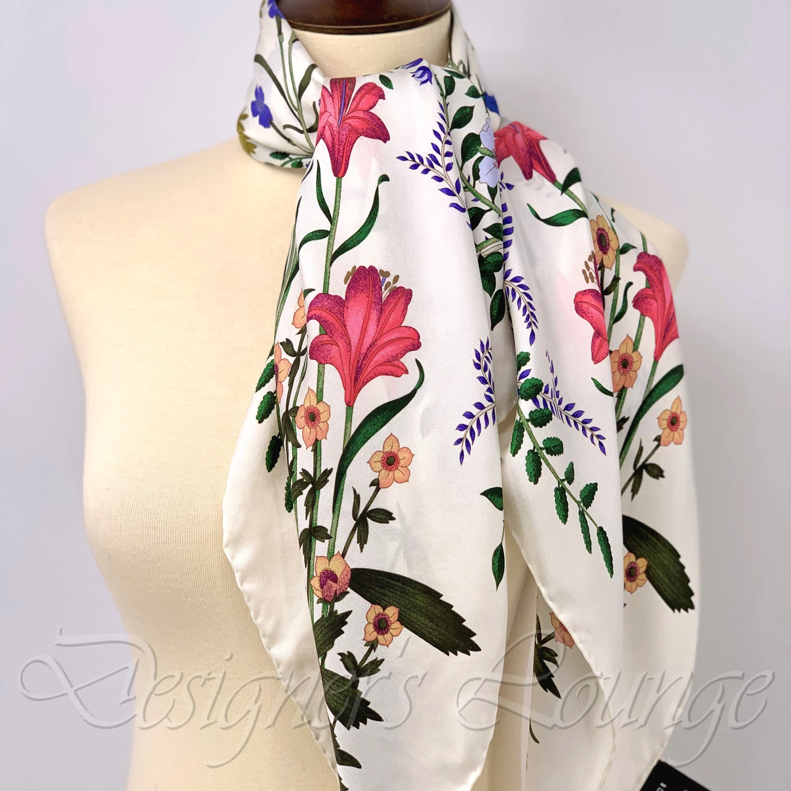 Neuf avec étiquettes écharpe carrée GUCCI Flora soie sergé multicolore logo 34 pouces authentique