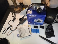 Olympus C-765 Ultra Zoom 4.0MP Digital Camera Tested W/2 Battery , Charger, Bag