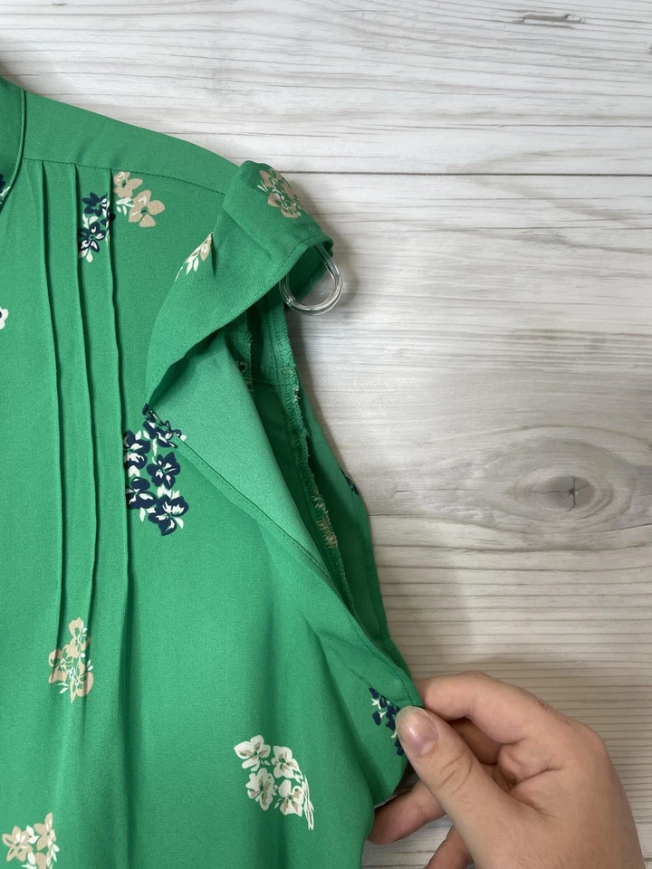 Blusa Ann Taylor Factory para mujer grande verde floral cuello con volantes sin mangas Foto 3 de 4