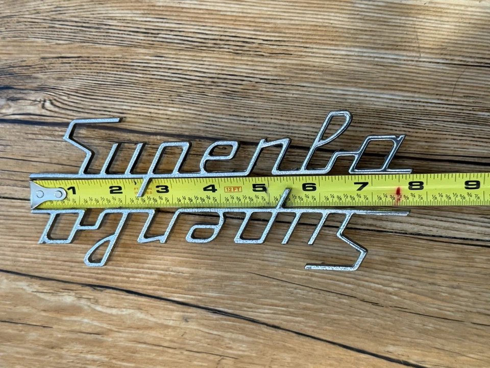 Vagão quadriculado vintage 1960’s Checker Cab Superba emblemas 7-3/4” longo maratona - Imagem 4 de 4