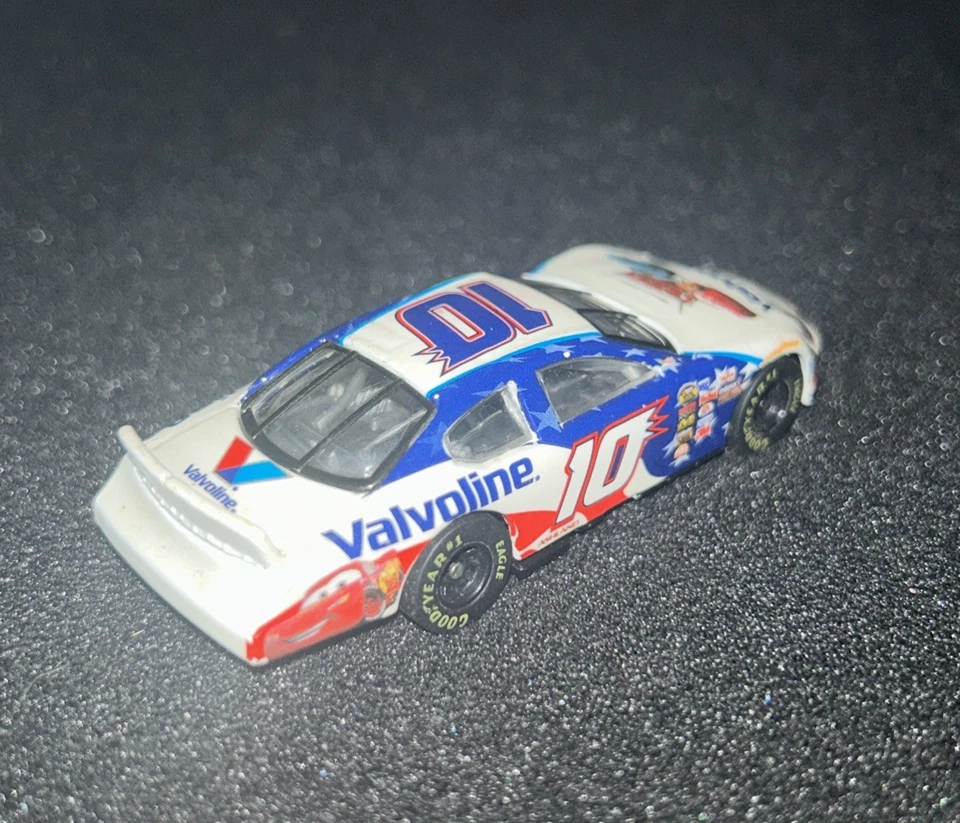 Coches Hot Wheels 2005 edición especial Disney Pixar Scott Riggs 10 Valvoline sueltos Foto 2 de 4