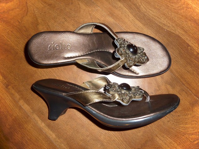 RIALTO - EMBELLISHED ANTIQUE-GOLD THONG 2 1/2