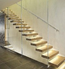 Gradino in faggio massello scatolato 90x30 cm spessore 8 cm per scale design