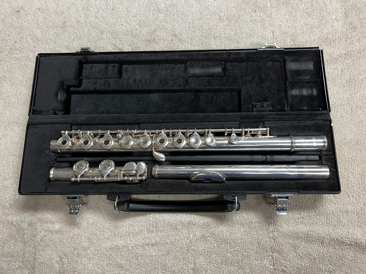 Yamaha 281 Open Hole Silver Plated Flute, Inline G ~ Made in Yamaha 281 Open Hole Silver Plated Flute, Inline G ~ Made in