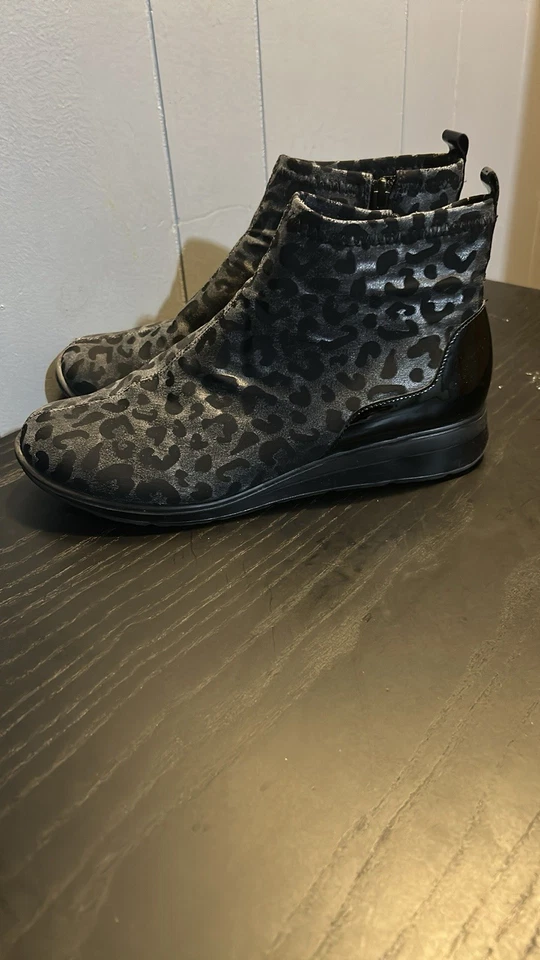 Walking Cradles Black Ankle Booties with Metallic Leopard Print size 9.5| - Image 2 of 4