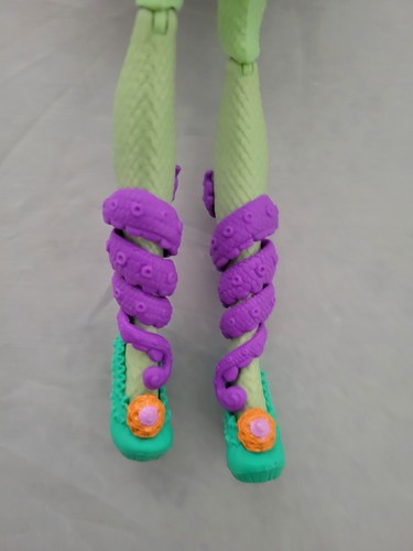 Monster High INNER MONSTER SHOCKINGLY SHY & SCARED SILLY Doll - Picture 2 of 12