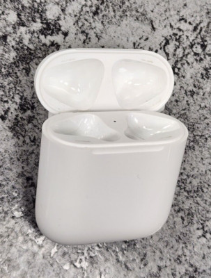 Apple Airpods  Charging Case Genuine a1602 Case Only 1st gen NICE! -