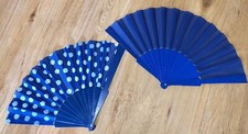 2 neuwertige F&auml;cher blau und blau wei&szlig;e polkadots  Drag LGBTQ CSD Travestie
