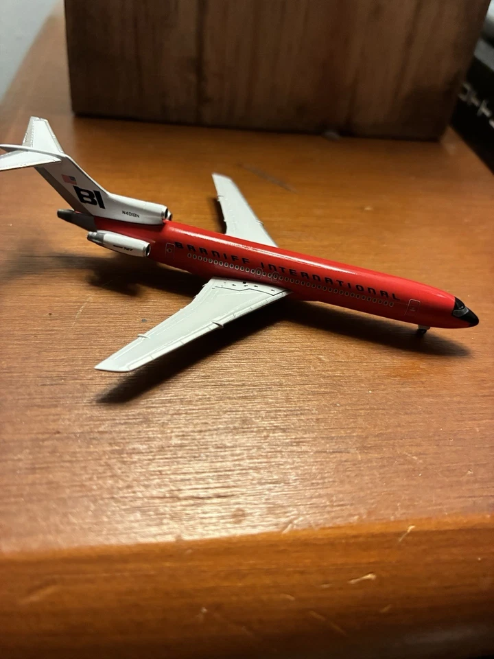 New! Herpa 537551 Braniff International Boeing 727-200 Solid Red - 1:500 diecast - Image 3 of 4