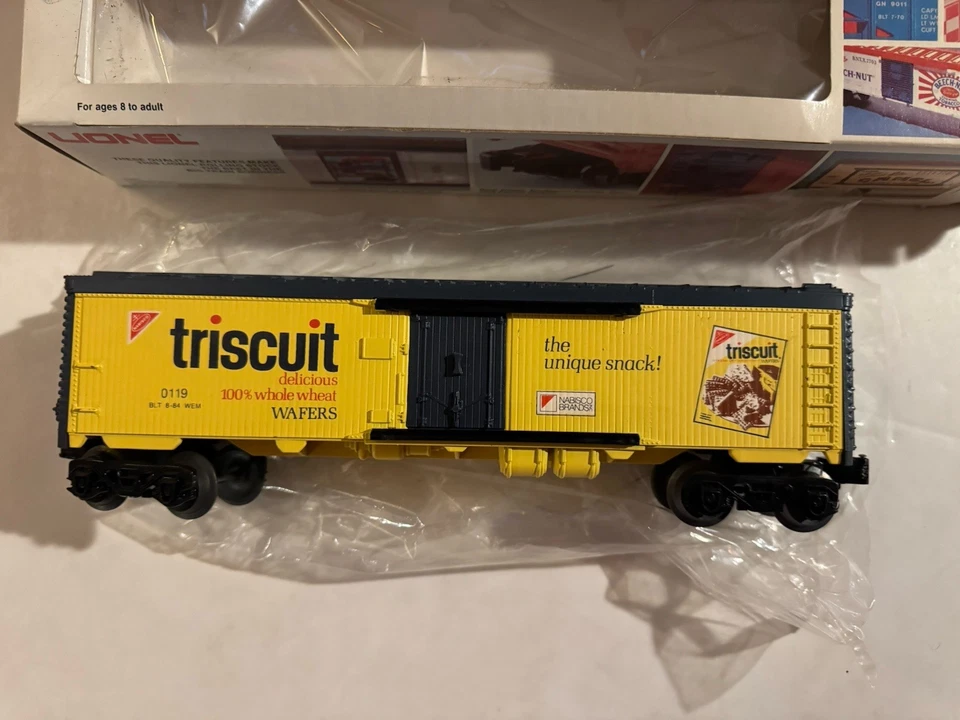 Lionel O Gauge 6-9870 Nibisco Brands Inc., Triscuit Wafers Box Car In Box - Image 2 of 4