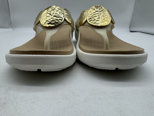 Crocs Sanrah Hammered Circle Wedge Flip Thong Sandal Womens Size 6 Oyster Gold - Picture 3 of 10