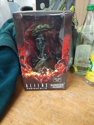 Neca Aliens Fireteam Elite: Burster Alien Neu & OVP