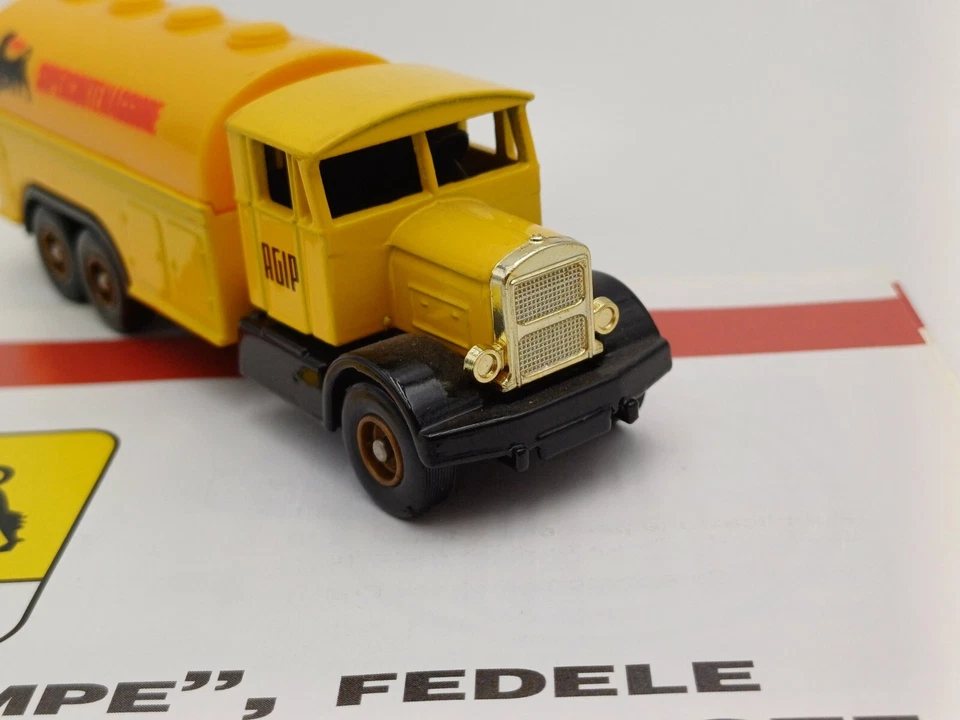 CORGI SCAMMEL TANKER AGIP - MODELLINO 1:43 + pagine ILLUSTRATE - Immagine 4 di 4