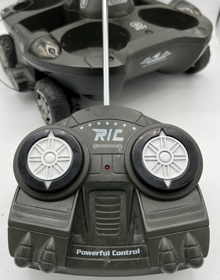 Super Power Amphibious Chariot Shoot Set 4x4 Land & Water Rc Untested No Charger - Image 3 of 4