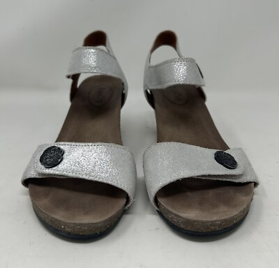 Taos Silver Glitter Leather 3  Wedge Open Toe Sandals Hook Loop Straps Size 7.5