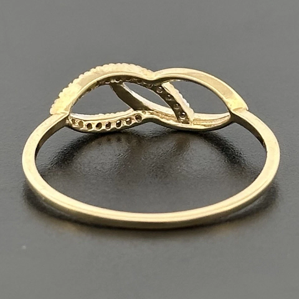 Delicado anillo ligero con racimo de diamantes de oro amarillo de 9 quilates - Varios tamaños Foto 4 de 4