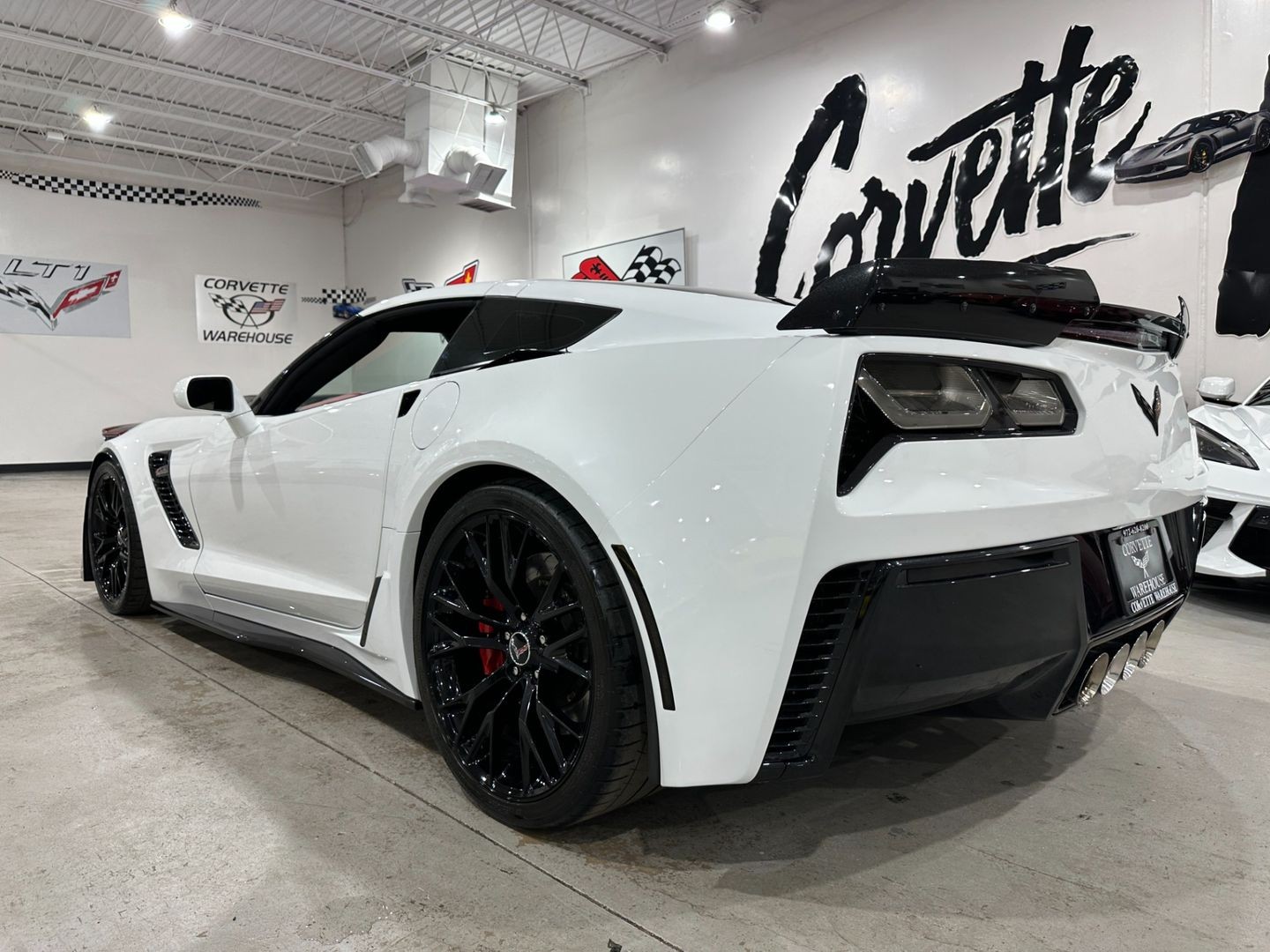 2015 [G8G] Arctic White Chevrolet Corvette   | C7 Corvette Photo 5