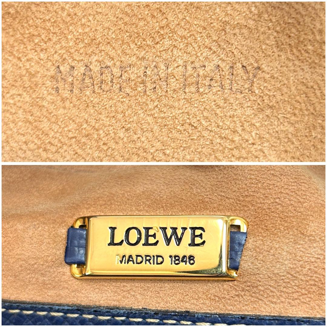 LOEWE Top Handle Bag in Grained Leather, Navy 37 Authentic LOEWE Top Handle Bag in Grained Leather, Navy 37 Authentic