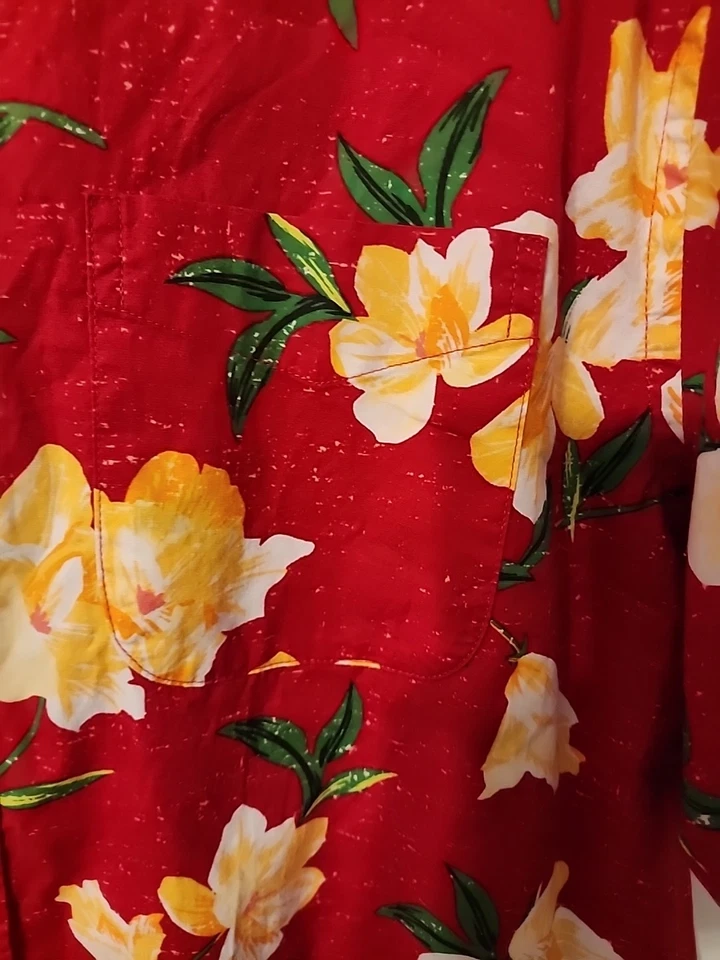 Camisa floral roja de manga corta Old Navy para hombre - talla XL - informal con botones Foto 3 de 4