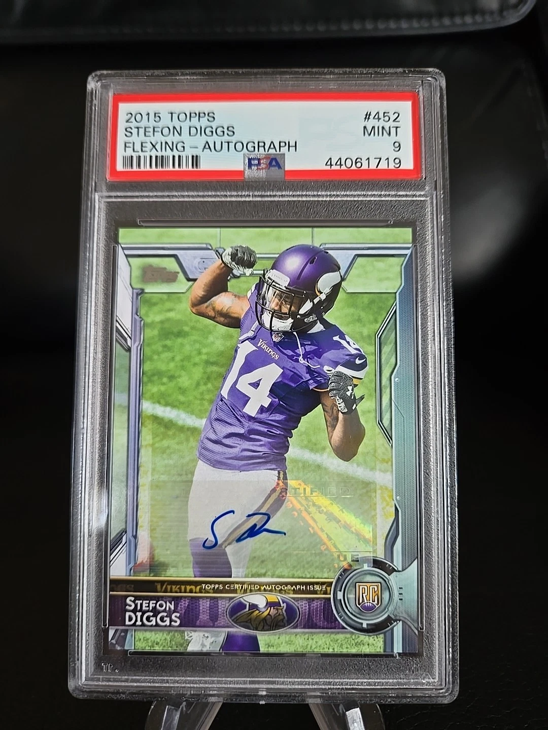 Stefon Diggs Topps #452 Flexing-Autograph