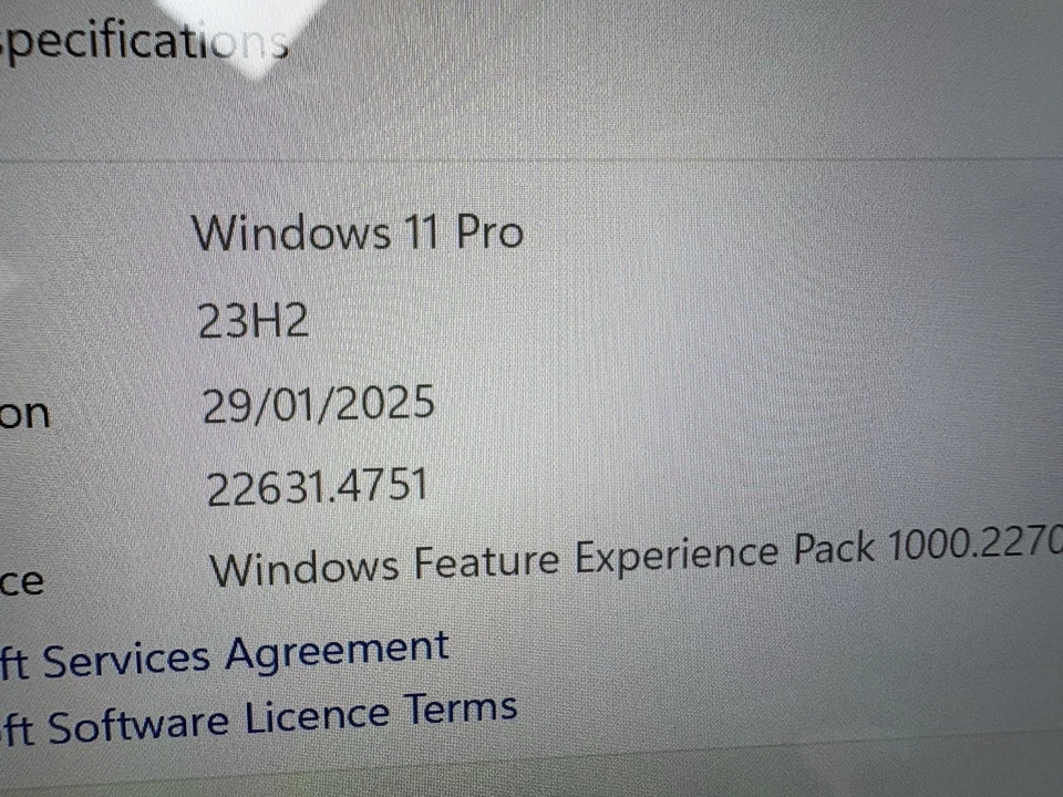 Microsoft Surface Pro 5 i5-7300U 8GB RAM 256GB SSD Win 11 52% batt cracked edge - Image 3 of 4