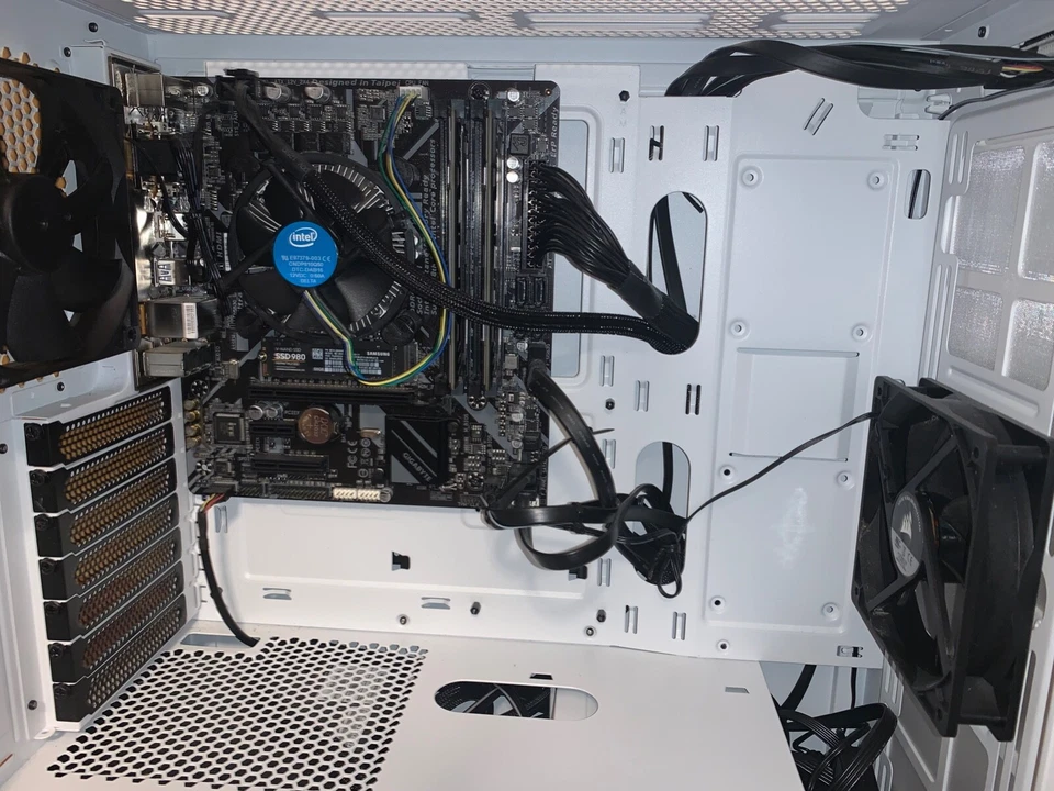 Desktop Computer i3-8100, 8GB RAM, 500GB NVME SSD storage, White Corsair Case - Image 2 of 4