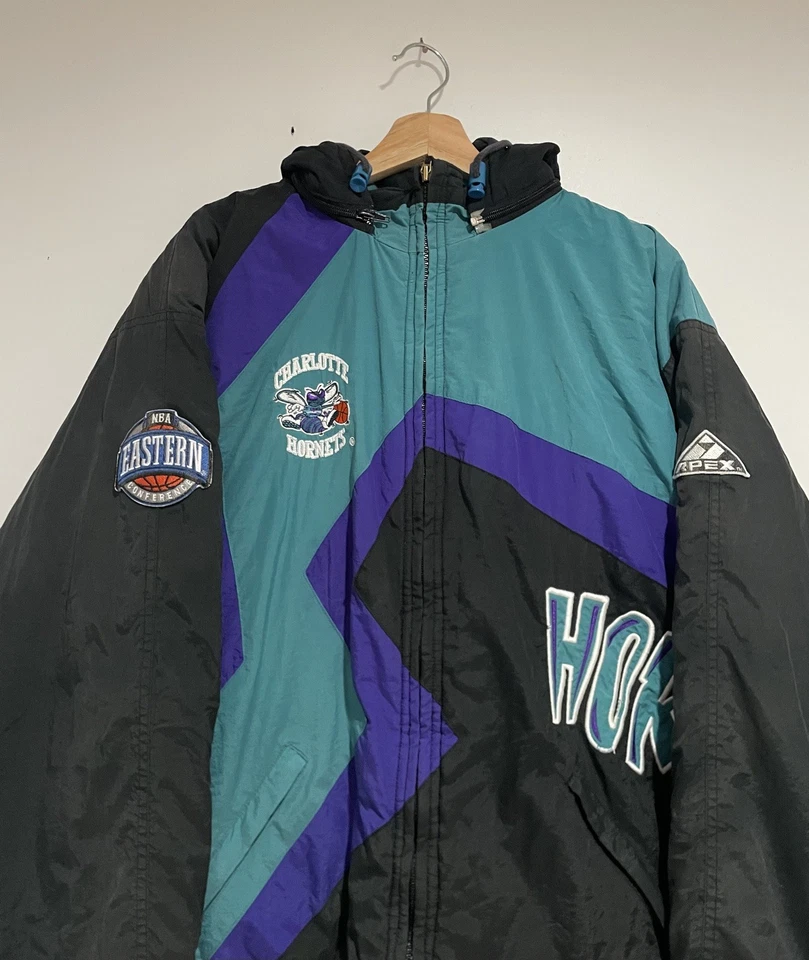 Chaqueta acolchada vintage Charlotte Hornets talla mediana NBA Foto 2 de 4