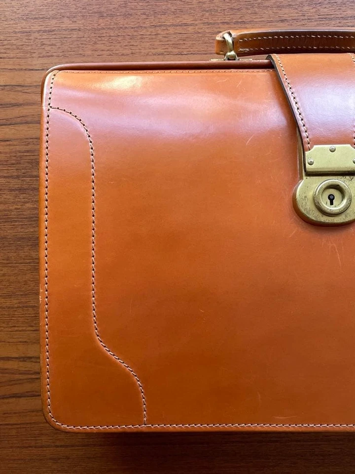 Bolso Dulles Daines & Hathaway Brida Británica Cuero Usado Foto 2 de 4