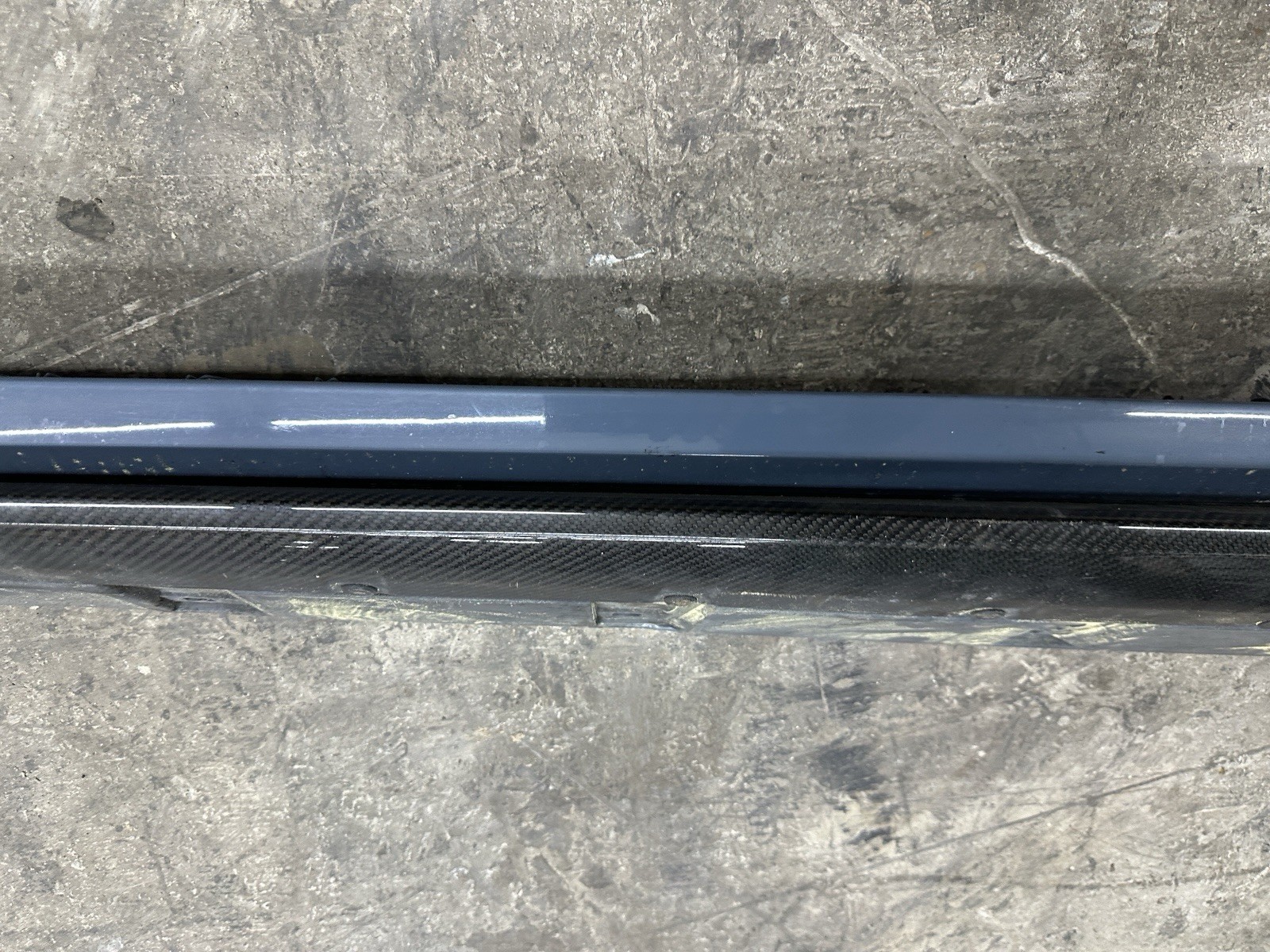 2021 AUDI R8 KEMORA GREY LEFT DRIVER CARBON FIBER SIDE SKIRT  *BURN DAMGE*
