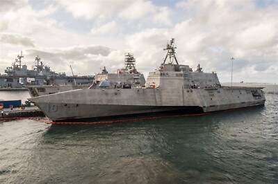 USS GABRIELLE GIFFORDS NAVY SHIP GLOSSY POSTER PICTURE PHOTO PRINT BANNER 10391