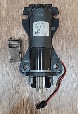 2012-2016 Tesla Model S Front Left Door Handle Motor And Gears