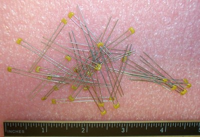 QTY (100) 270pf 50V 10% NPO .1ls RADIAL CERAMIC MLCC CAPACITORS SR155A271KAA AVX