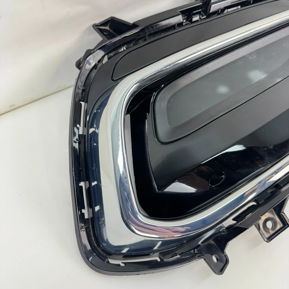 Front Right Fog Light Cover Lamp Bezel Trim for 2017 2018 Hyundai Santa Fe Sport - Image 2 of 4