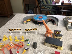 LARGE Lot of 1980s Galoob Micro Machine Buildings & Much More-See Photos & Read