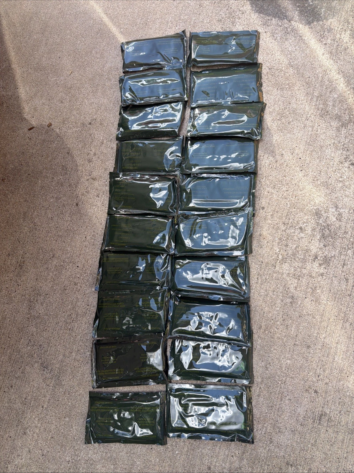 Lot of 20 Decontamination Kit, Individual, M295, for Chemical Suit Decon - product detail image 1