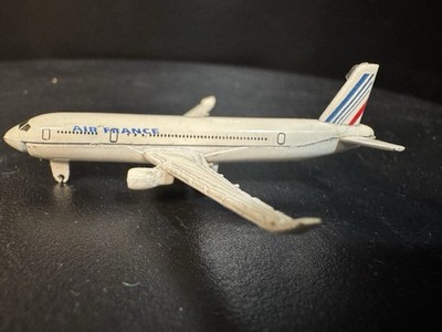 Herpa Wings Airbus A320-200 Air France F-HBNK ''Tarbes'' 1:200 Modellflugzeug