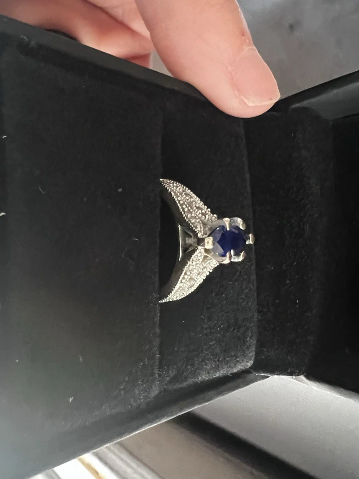 Anillo de compromiso de oro blanco de 10K zafiro creado en laboratorio diamante corte marquesa Foto 4 de 4