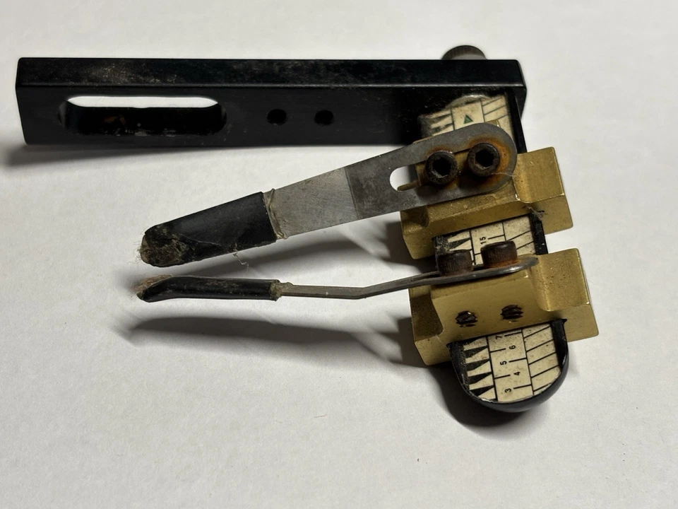 VINTAGE ADJUSTABLE MARTIN ARCHERY ARROW REST - Image 2 of 3