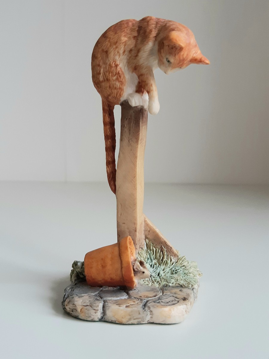 Ginger Cat on Post with Mouse Figurine/Ornament with Border