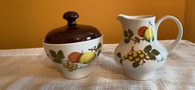 VINTAGE KAHLA GERMAN DEMOCRATIC REPUBLIC FRUIT SUGAR BOWL & CREAMER