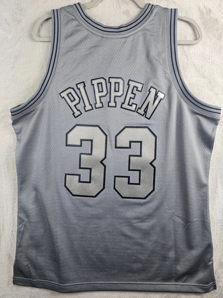 Camiseta deportiva de metal Mitchell Ness grande de los Chicago Bulls Scottie Pippen #33 1997-98 de la NBA Foto 4 de 4