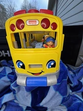 Fisher Price Little People school bus With 4 figures